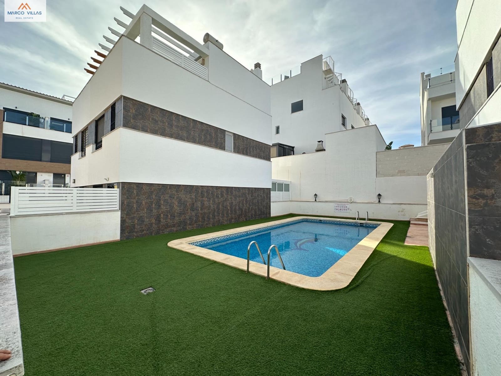 3 soverom Bungalow til salgs i Guardamar del Segura med svømmebasseng garasje - € 185 000 (Ref: 9382834)