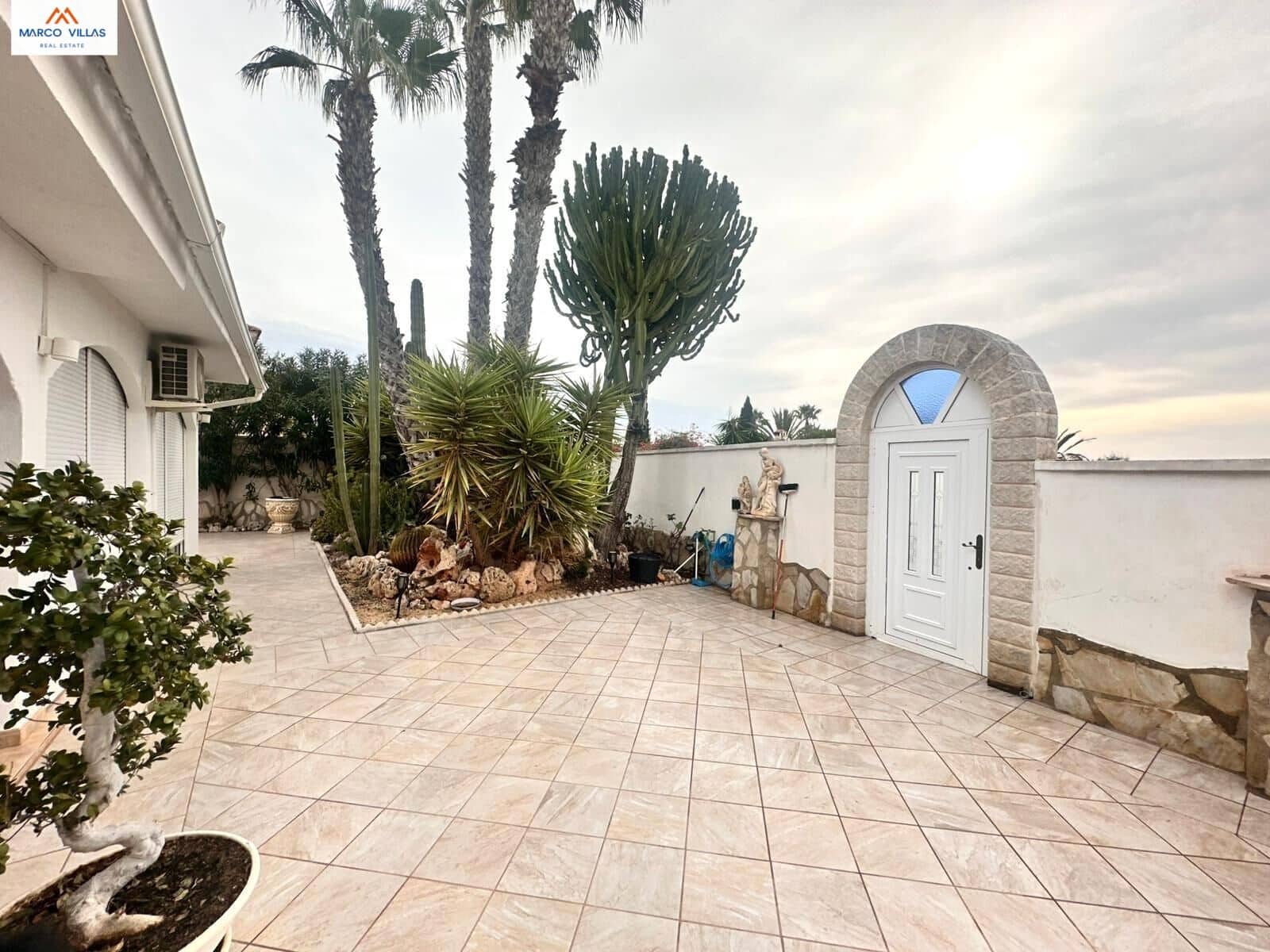 4 bedroom Villa for sale in San Fulgencio with pool garage - € 519,990 (Ref: 9472973)