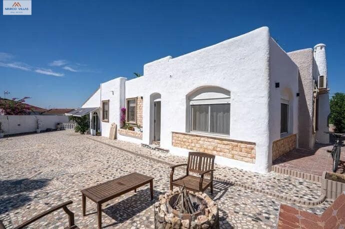 5 bedroom Villa for sale in Rojales with pool garage - € 435,000 (Ref: 9504288)