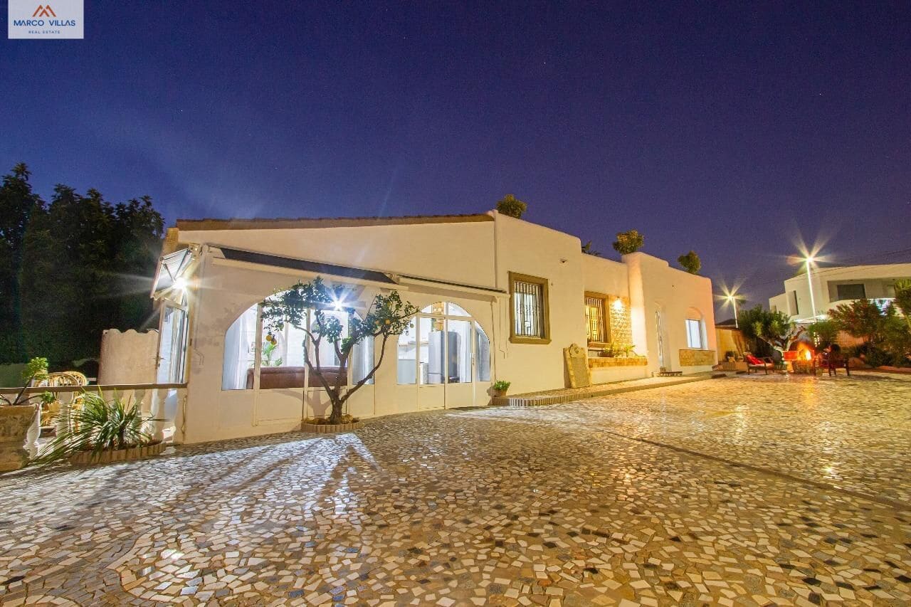 5 bedroom Villa for sale in Rojales with pool garage - € 435,000 (Ref: 9504288)