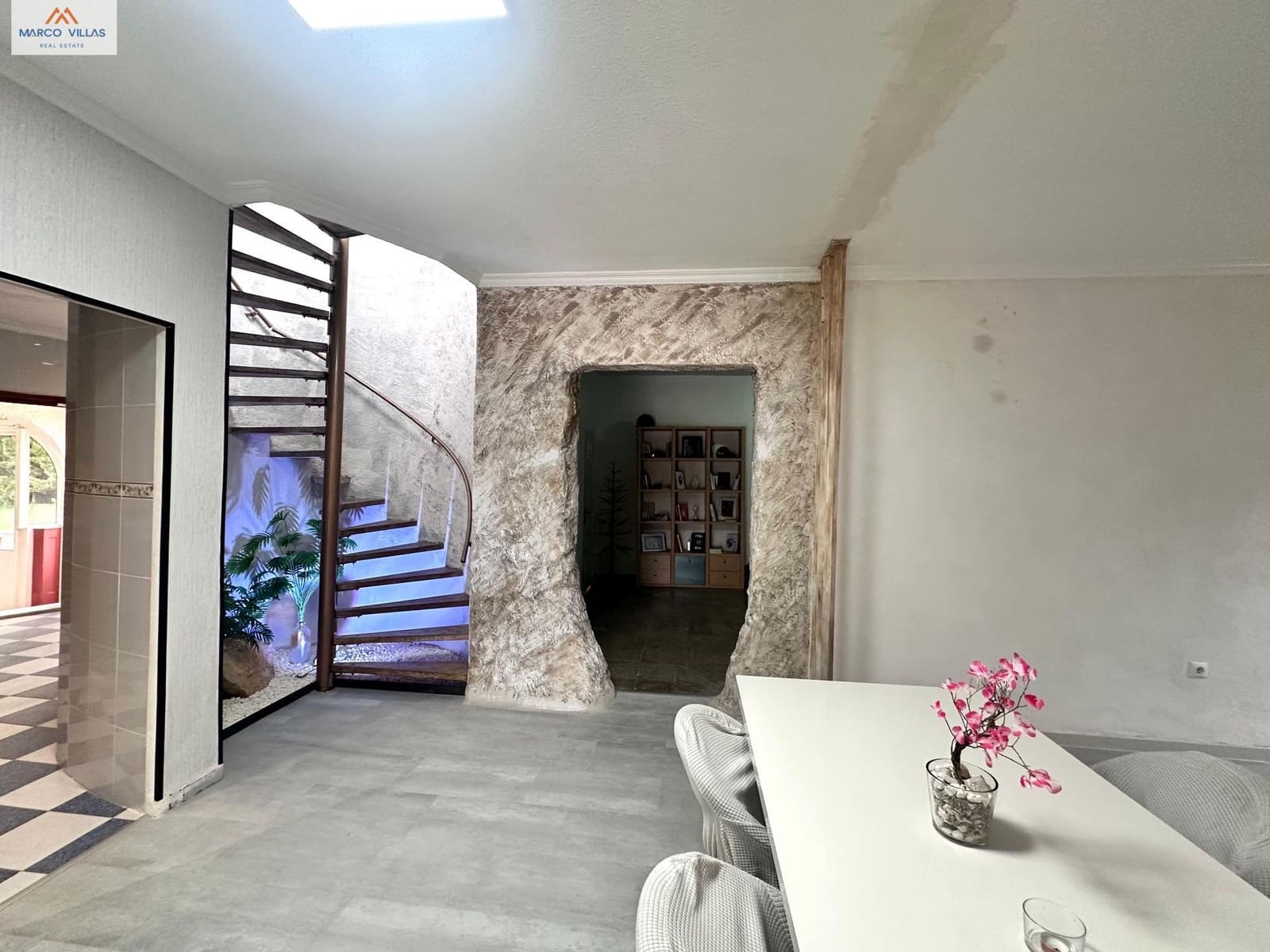 5 bedroom Villa for sale in Rojales with pool garage - € 435,000 (Ref: 9504288)