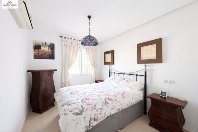 Chalet de 3 habitaciones en Guardamar del Segura en venta con piscina - 275.000 € (Ref: 9541093)