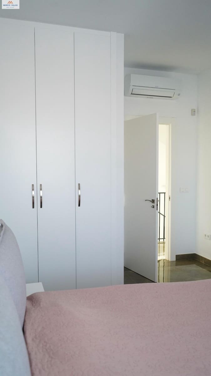 5 bedroom Villa for sale in San Fulgencio with pool garage - € 1,500,000 (Ref: 9604964)