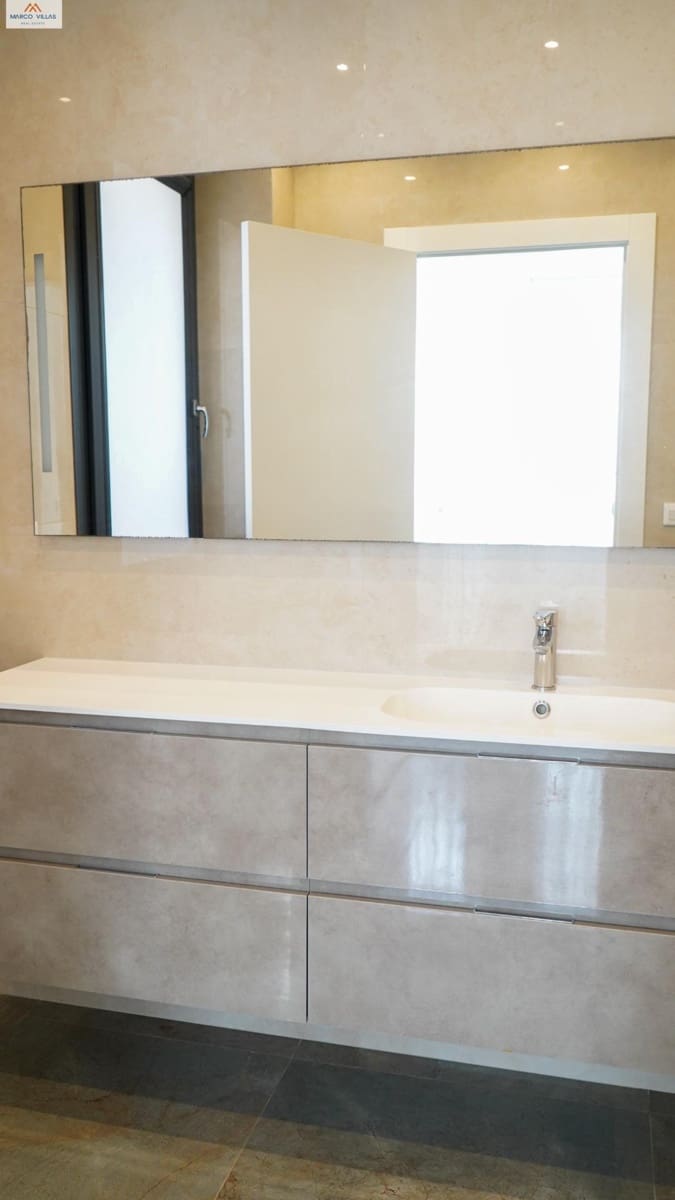 5 bedroom Villa for sale in San Fulgencio with pool garage - € 1,500,000 (Ref: 9604964)