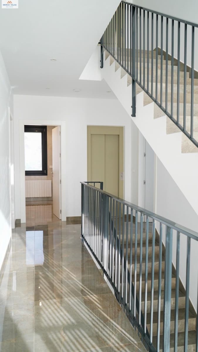 5 bedroom Villa for sale in San Fulgencio with pool garage - € 1,500,000 (Ref: 9604964)