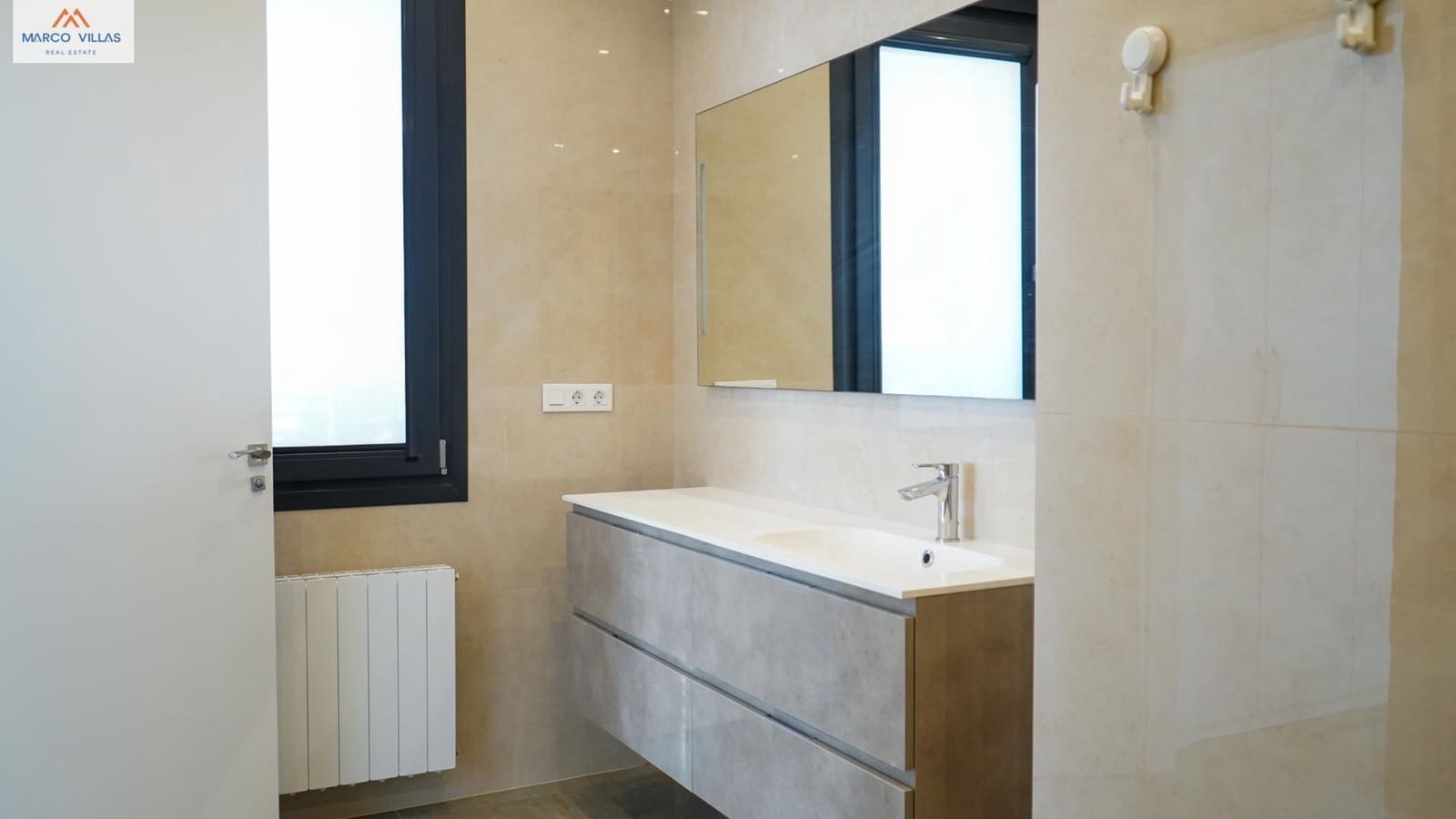 5 bedroom Villa for sale in San Fulgencio with pool garage - € 1,500,000 (Ref: 9604964)