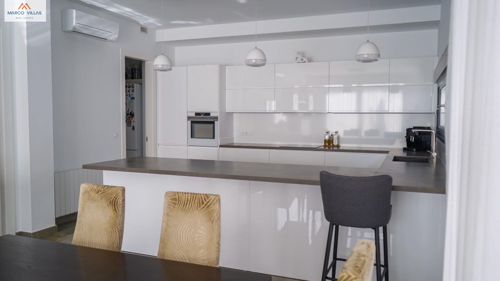 5 bedroom Villa for sale in San Fulgencio with pool garage - € 1,500,000 (Ref: 9604964)