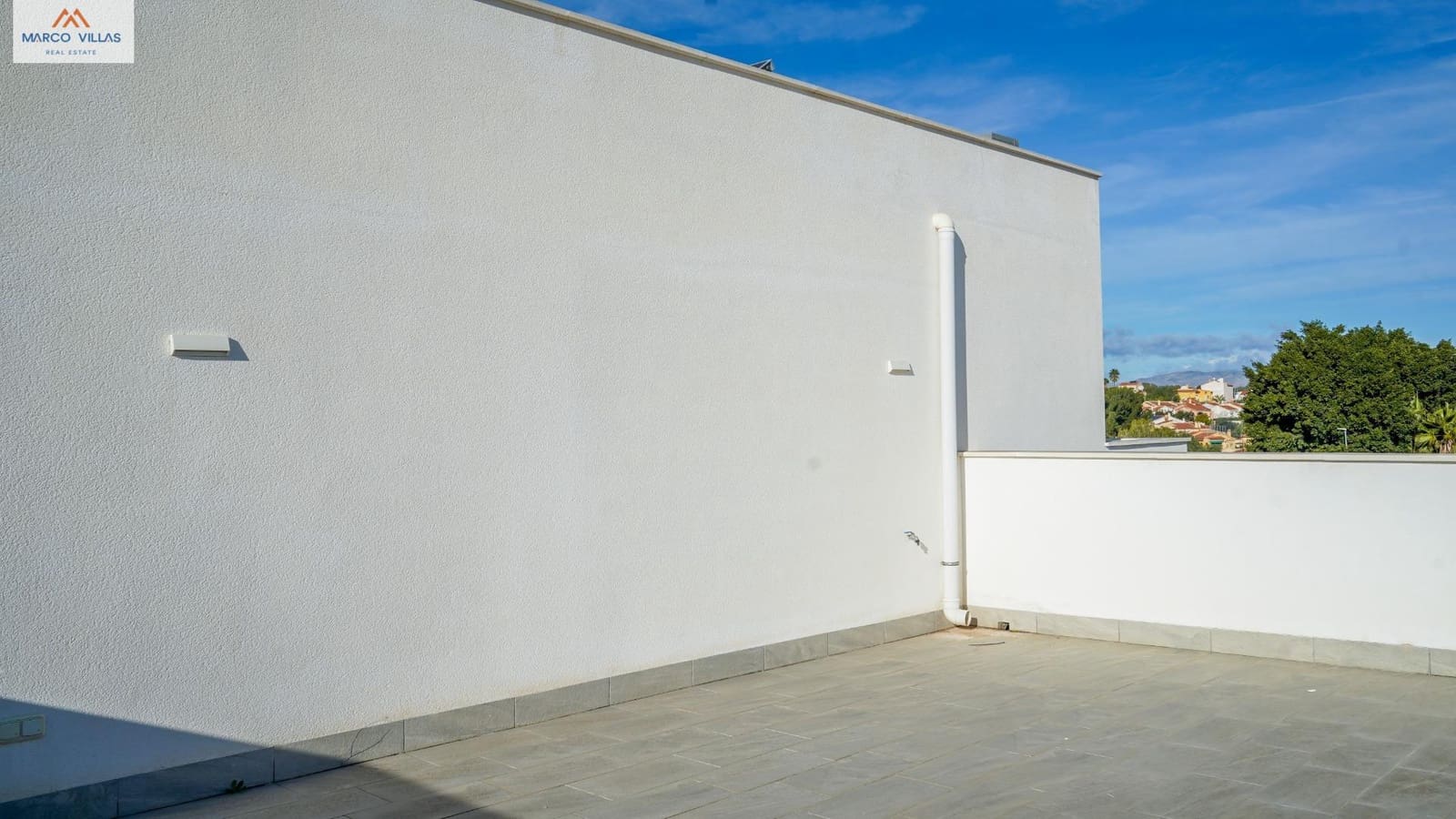 5 bedroom Villa for sale in San Fulgencio with pool garage - € 1,500,000 (Ref: 9604964)