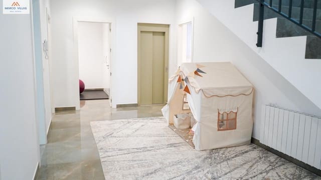 5 bedroom Villa for sale in San Fulgencio with pool garage - € 1,500,000 (Ref: 9604964)