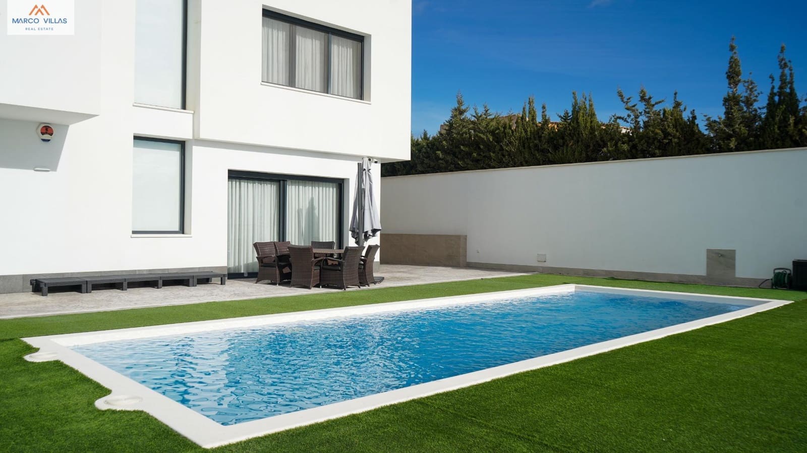 5 bedroom Villa for sale in San Fulgencio with pool garage - € 1,500,000 (Ref: 9604964)