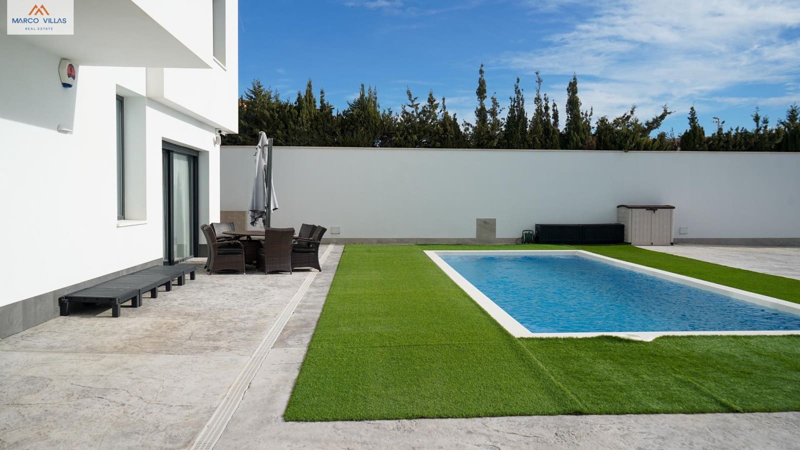 5 bedroom Villa for sale in San Fulgencio with pool garage - € 1,500,000 (Ref: 9604964)