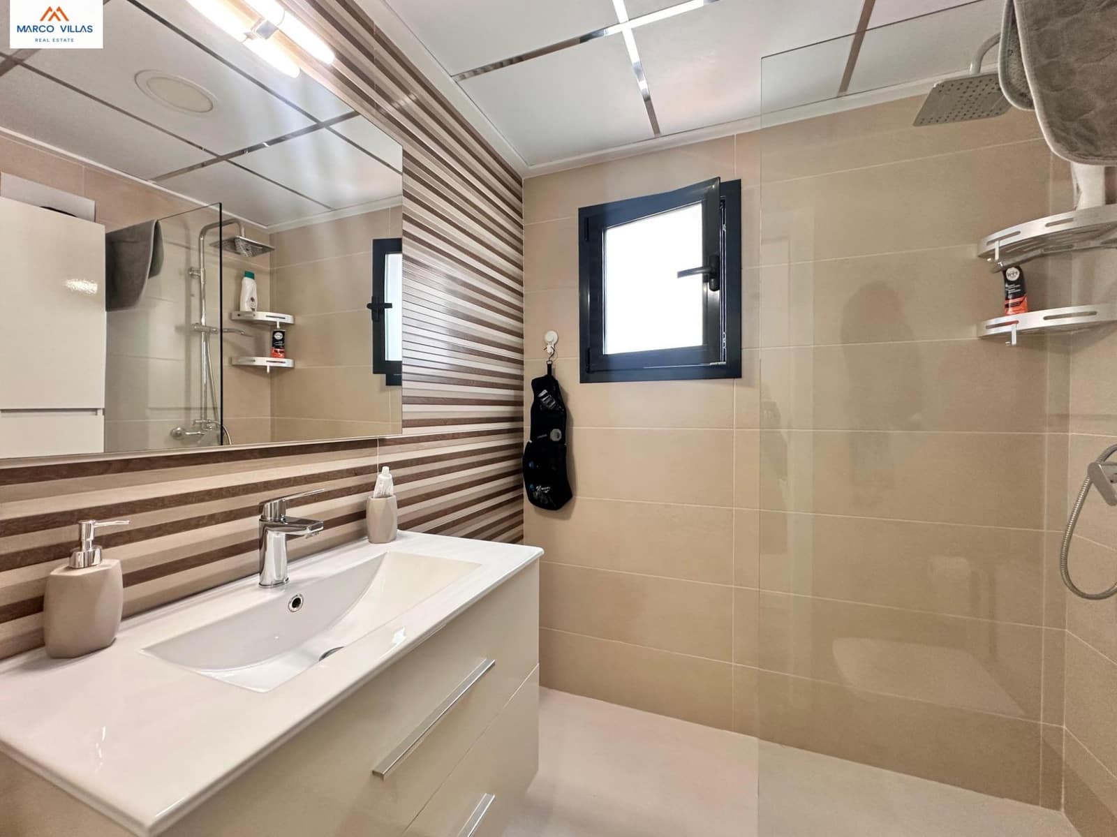 3 soveværelse Lejlighed til salg i Guardamar del Segura med swimmingpool garage - € 289.900 (Ref: 9645008)