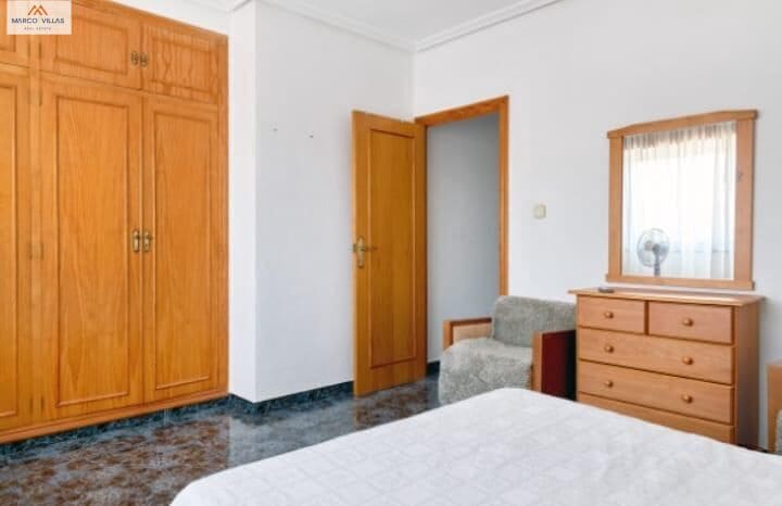 4 bedroom Apartment for sale in Guardamar del Segura with garage - € 285,000 (Ref: 9648102)