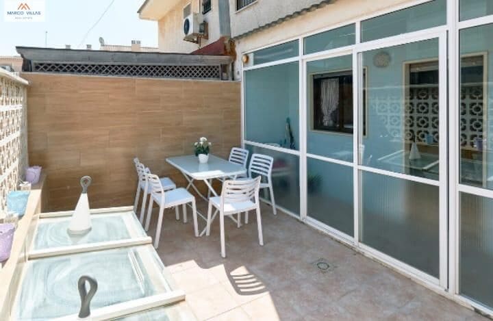 4 bedroom Apartment for sale in Guardamar del Segura with garage - € 285,000 (Ref: 9648102)