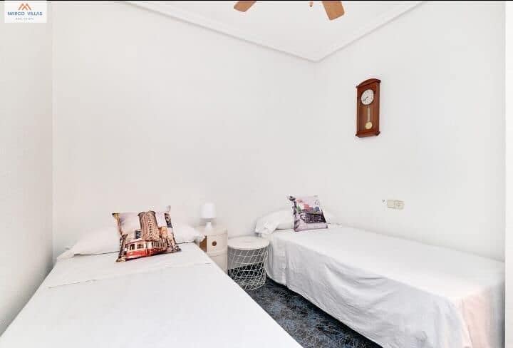 4 bedroom Apartment for sale in Guardamar del Segura with garage - € 285,000 (Ref: 9648102)