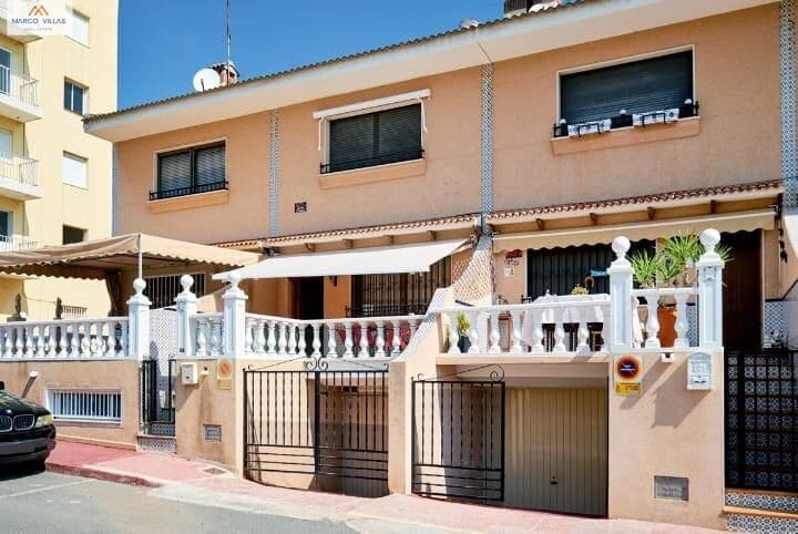4 bedroom Apartment for sale in Guardamar del Segura with garage - € 285,000 (Ref: 9648102)
