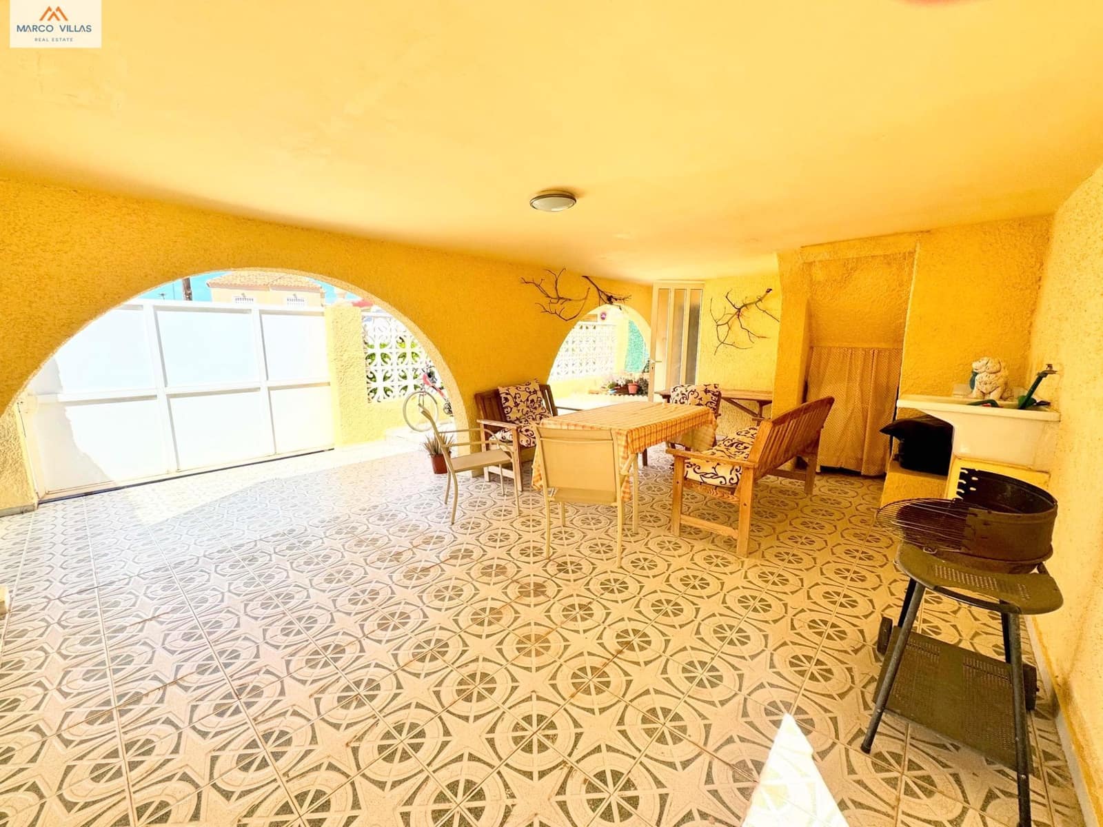 3 bedroom Villa for sale in San Fulgencio with garage - € 185,000 (Ref: 9695334)