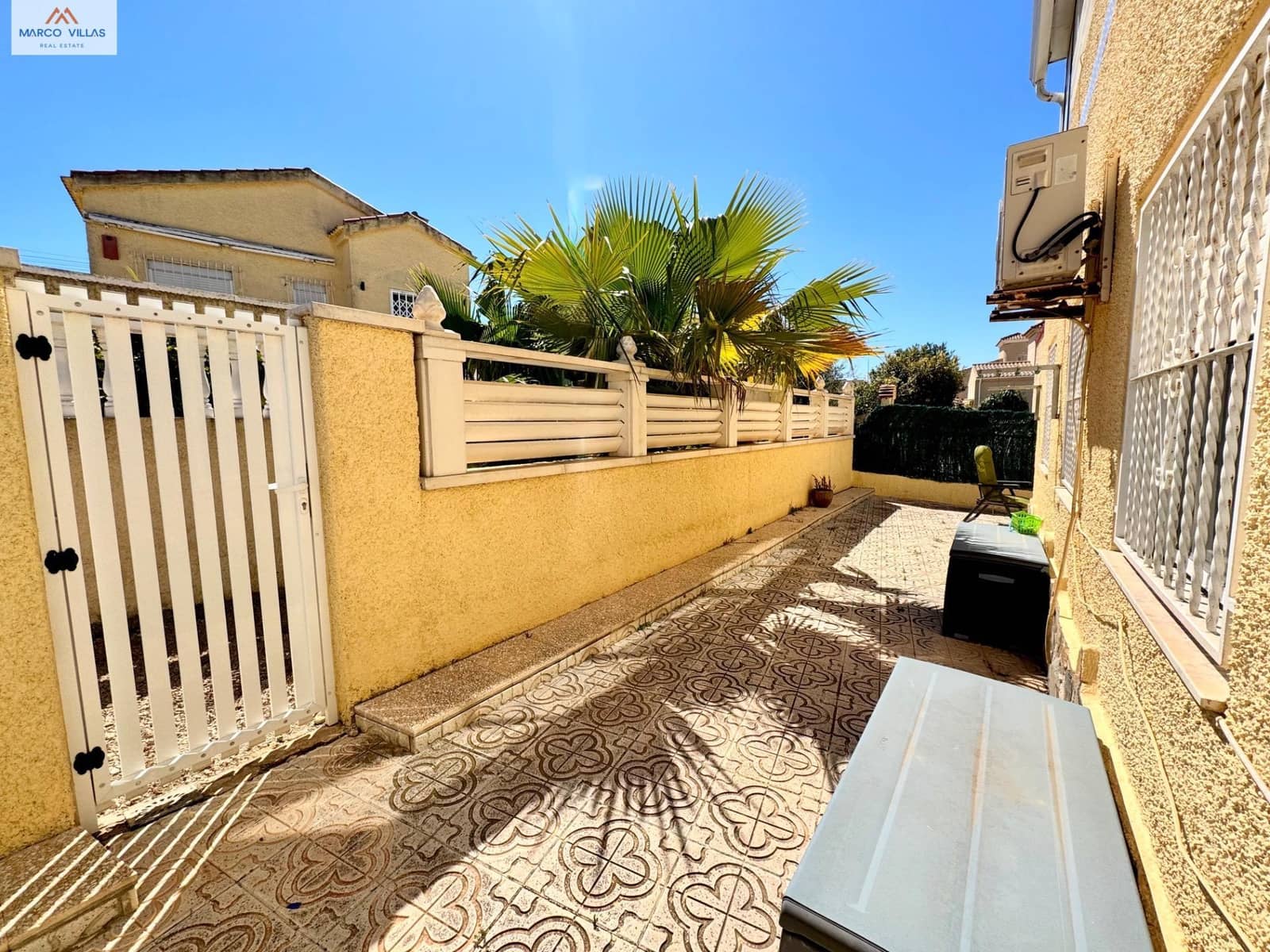 3 bedroom Villa for sale in San Fulgencio with garage - € 185,000 (Ref: 9695334)