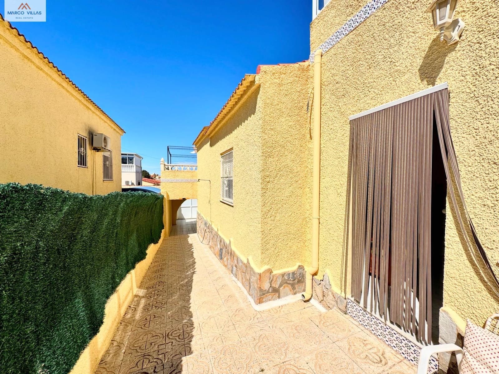 3 bedroom Villa for sale in San Fulgencio with garage - € 185,000 (Ref: 9695334)