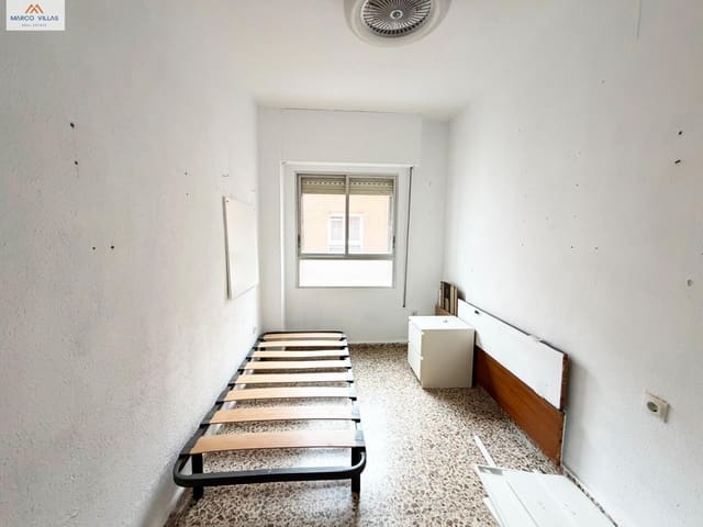 4 bedroom Flat for sale in Guardamar del Segura with garage - € 195,000 (Ref: 9714932)
