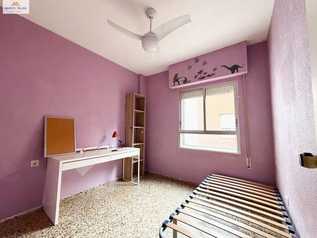 4 bedroom Flat for sale in Guardamar del Segura with garage - € 195,000 (Ref: 9714932)