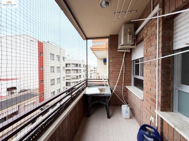4 bedroom Flat for sale in Guardamar del Segura with garage - € 195,000 (Ref: 9714932)