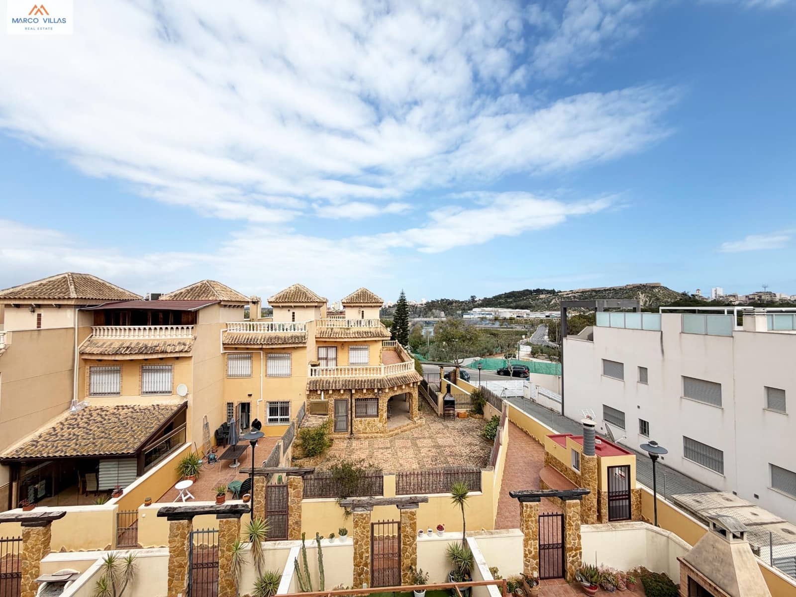 2 soverom Bungalow til salgs i Guardamar del Segura med svømmebasseng - € 280 000 (Ref: 9726640)