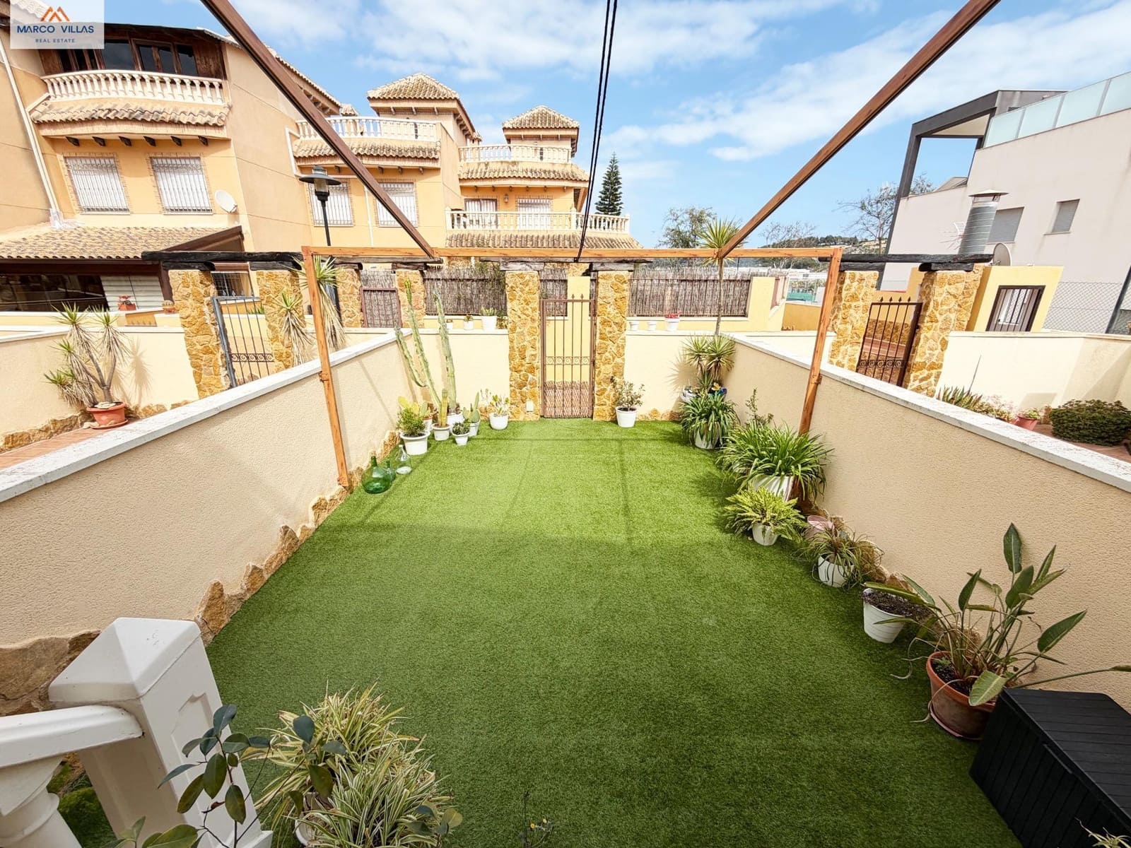 2 soverom Bungalow til salgs i Guardamar del Segura med svømmebasseng - € 280 000 (Ref: 9726640)