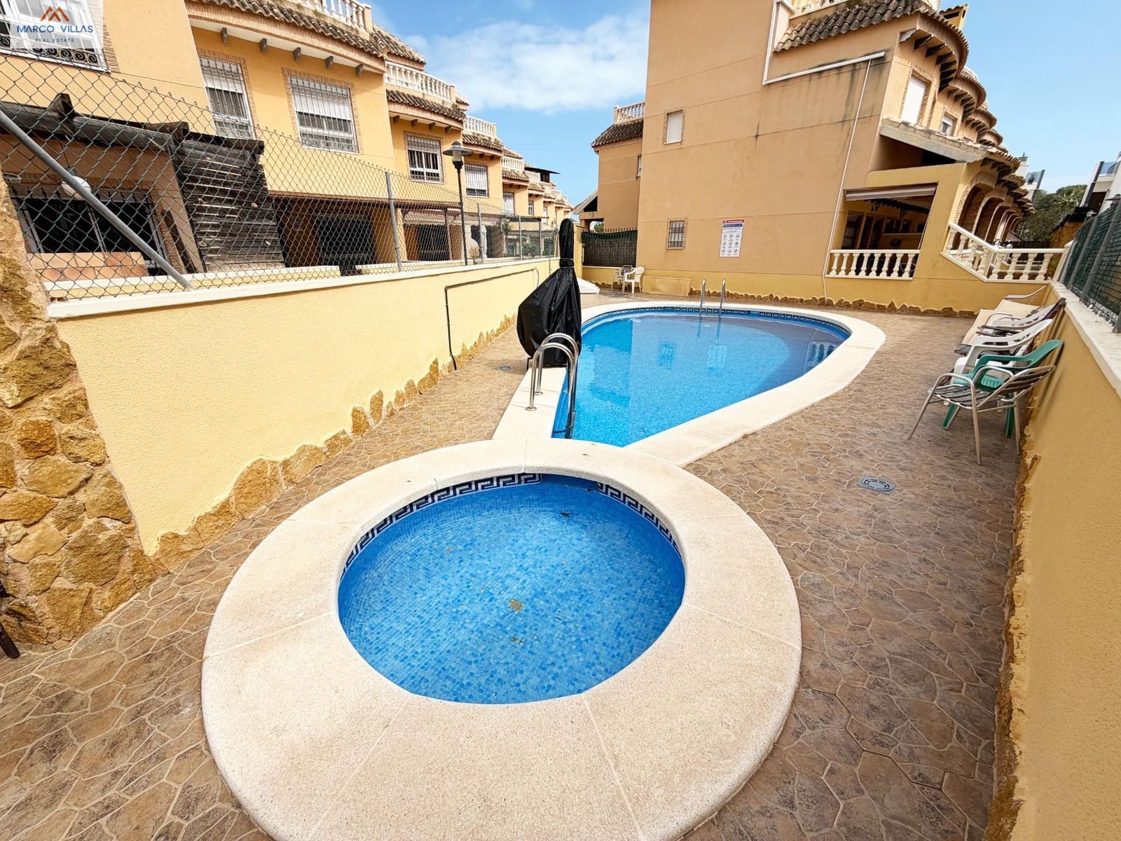 2 soverom Bungalow til salgs i Guardamar del Segura med svømmebasseng - € 280 000 (Ref: 9726640)