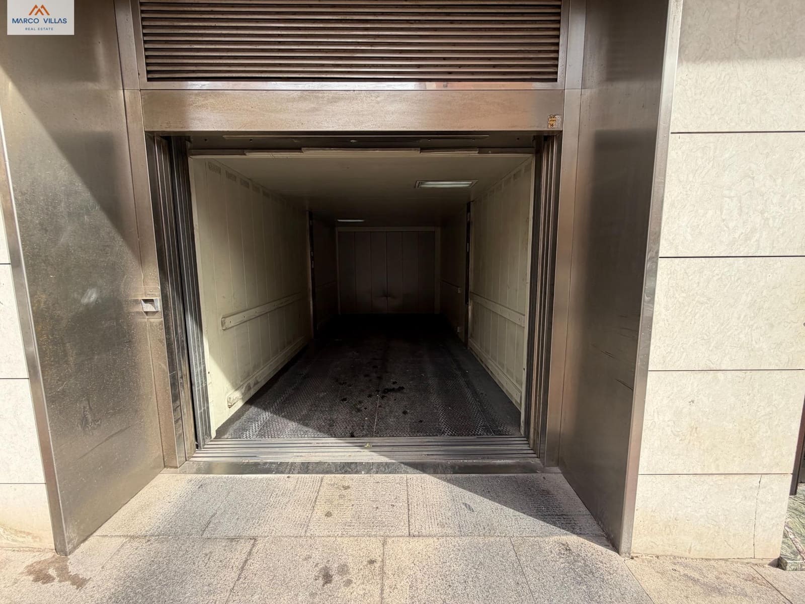 Garage till salu i Guardamar del Segura - 15 000 € (Ref: 9752025)