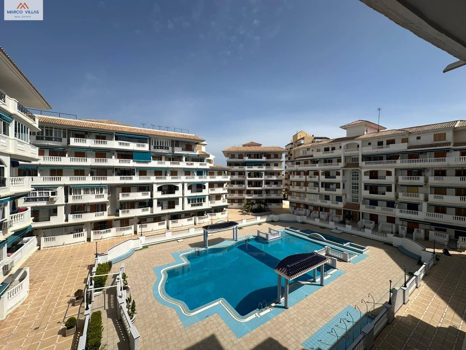 1 bedroom Apartment for sale in Torrevieja with pool - € 155,000 (Ref: 9752026)