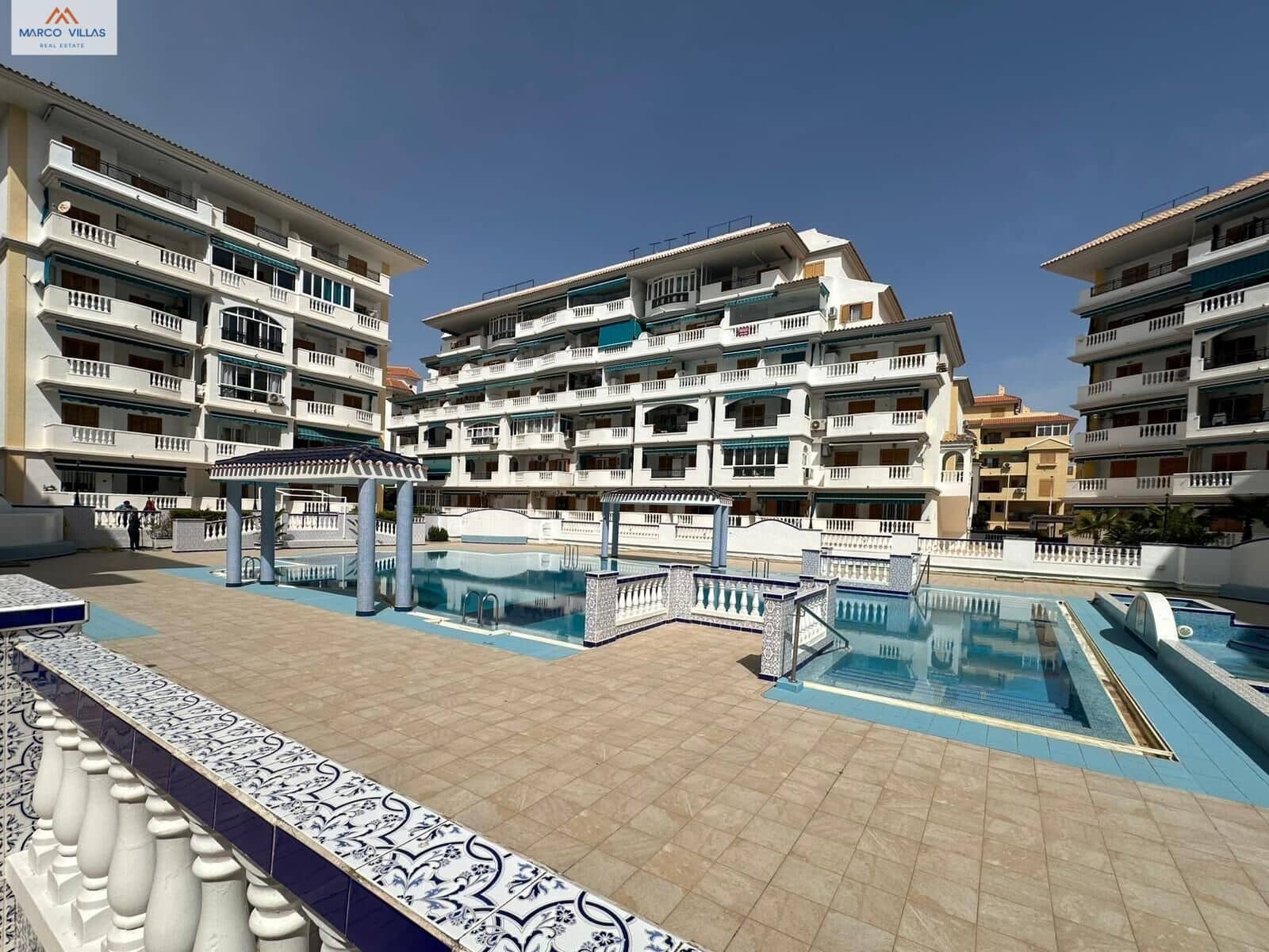 1 bedroom Apartment for sale in Torrevieja with pool - € 155,000 (Ref: 9752026)