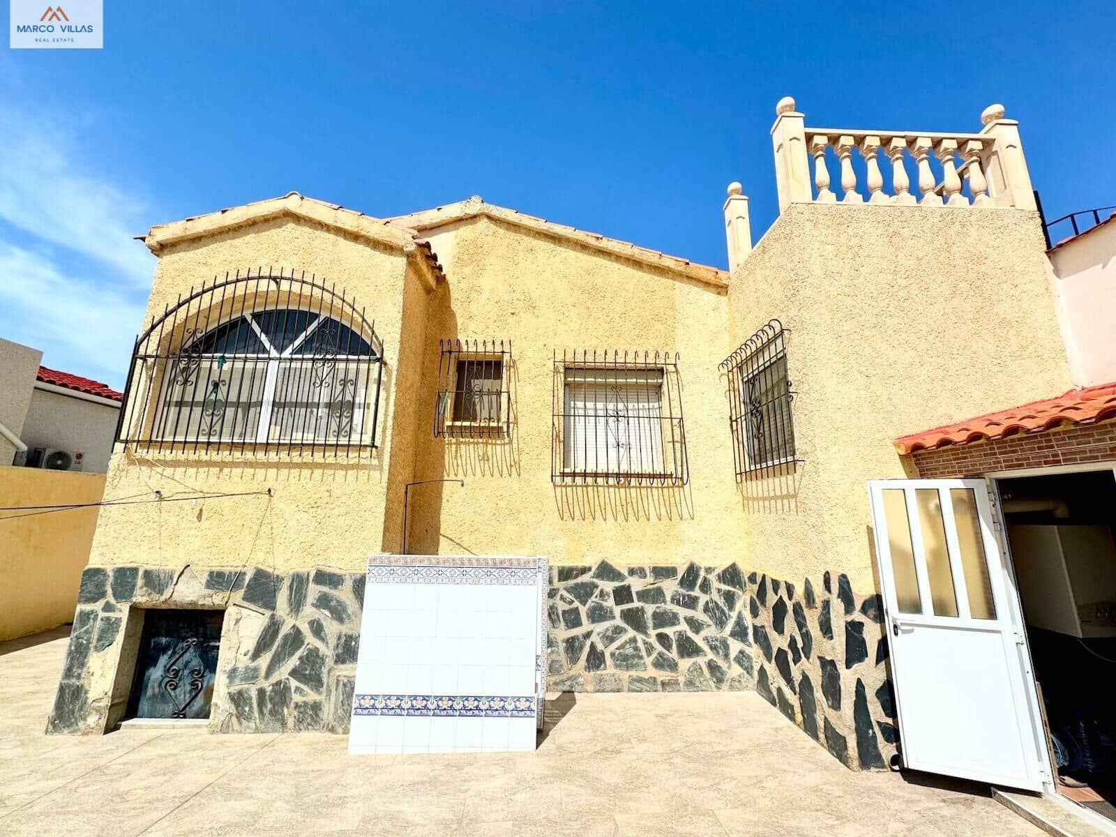 4 soverom Villa til salgs i San Fulgencio med garasje - € 210 000 (Ref: 9755671)