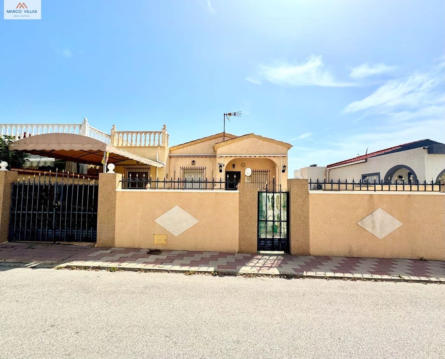 4 soverom Villa til salgs i San Fulgencio med garasje - € 210 000 (Ref: 9755671)