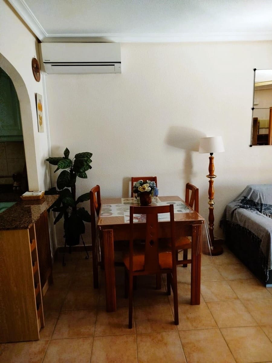 2 makuuhuone Bungalow myytävänä paikassa Guardamar del Segura mukana uima-altaan - 159 000 € (Ref: 9755672)