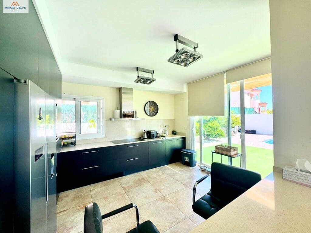 7 soverom Villa til salgs i San Fulgencio med svømmebasseng garasje - € 699 000 (Ref: 9778125)