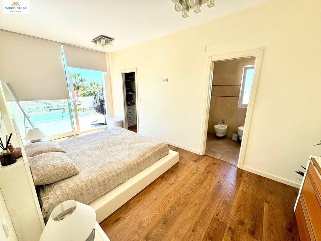 7 soverom Villa til salgs i San Fulgencio med svømmebasseng garasje - € 699 000 (Ref: 9778125)