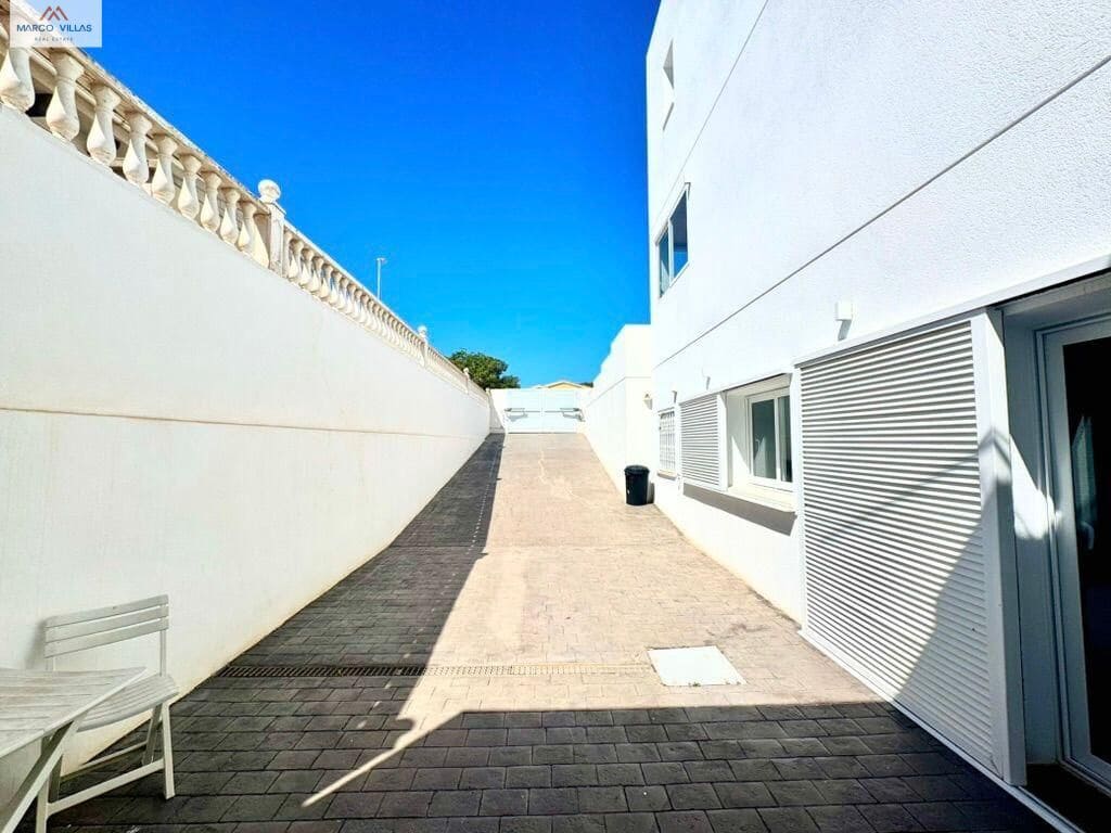 7 soverom Villa til salgs i San Fulgencio med svømmebasseng garasje - € 699 000 (Ref: 9778125)