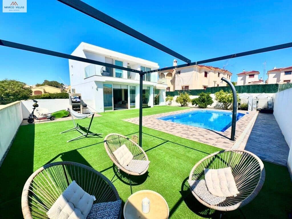 7 soverom Villa til salgs i San Fulgencio med svømmebasseng garasje - € 699 000 (Ref: 9778125)