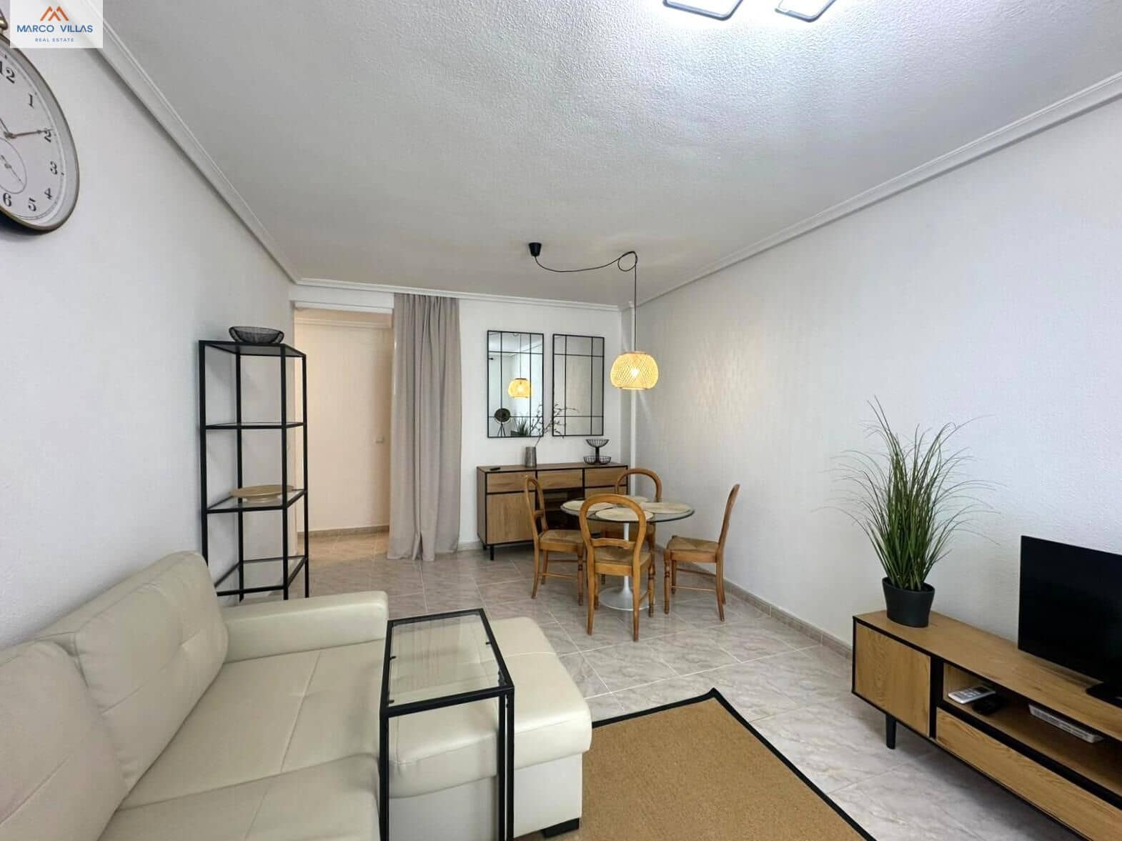 Apartamento de 2 habitaciones en Torrevieja en venta - 199.000 € (Ref: 9791048)