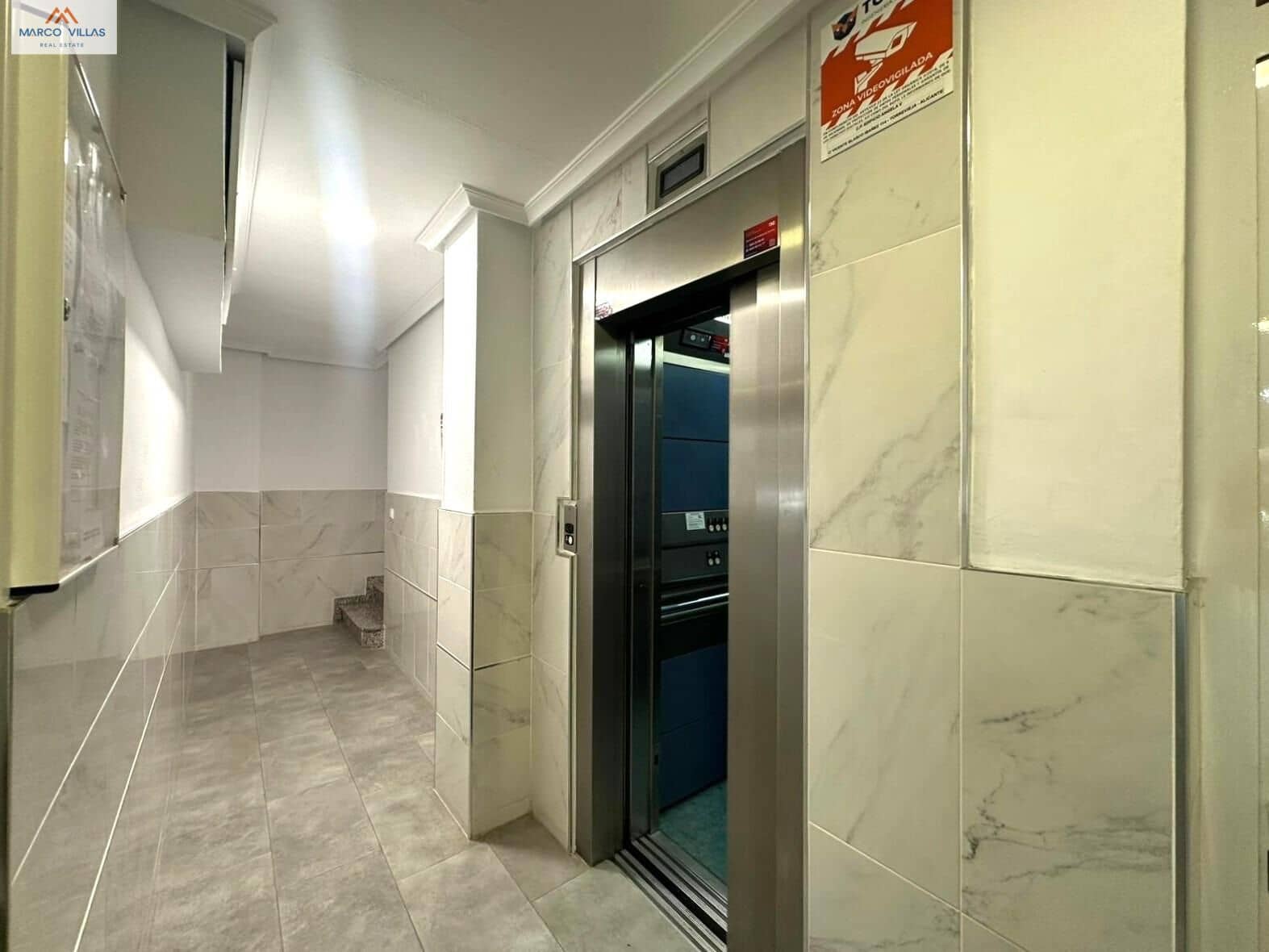 Apartamento de 2 habitaciones en Torrevieja en venta - 199.000 € (Ref: 9791048)