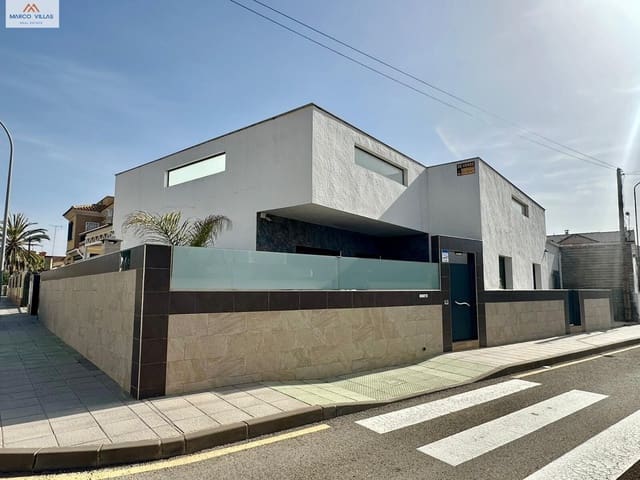 Chalet de 4 habitaciones en Torre de la Horadada, Pilar de la Horadada en venta - 595.000 € (Ref: 9794624)