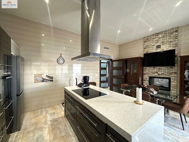 Chalet de 4 habitaciones en Torre de la Horadada, Pilar de la Horadada en venta - 595.000 € (Ref: 9794624)