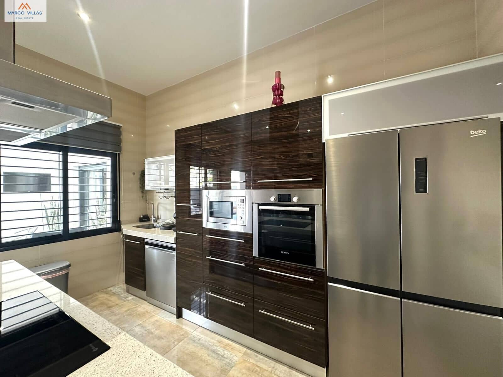 Chalet de 4 habitaciones en Torre de la Horadada en venta - 595.000 € (Ref: 9794624)