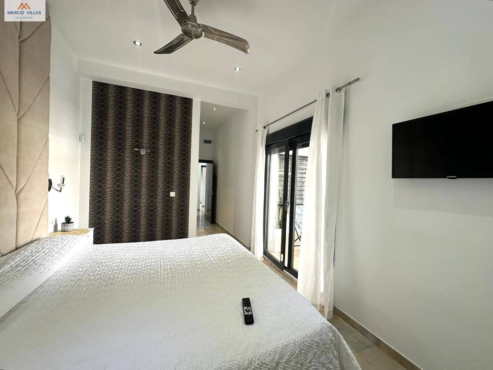 Chalet de 4 habitaciones en Torre de la Horadada en venta - 595.000 € (Ref: 9794624)