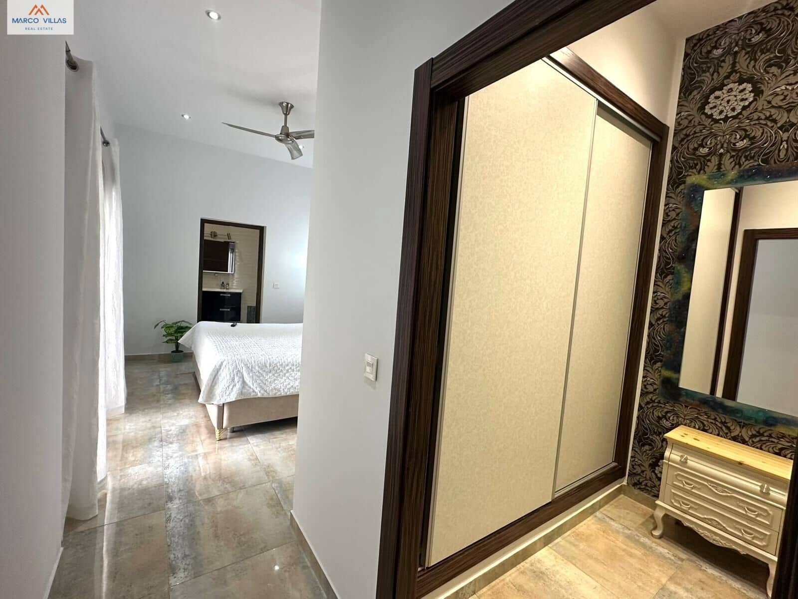 Chalet de 4 habitaciones en Torre de la Horadada en venta - 595.000 € (Ref: 9794624)