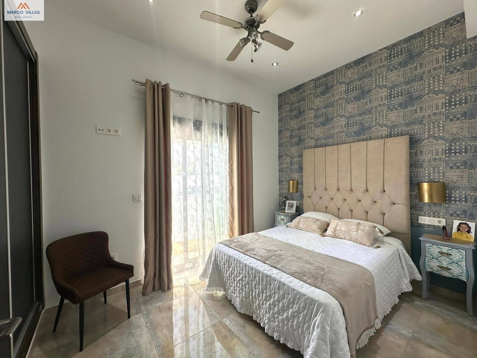 Chalet de 4 habitaciones en Torre de la Horadada en venta - 595.000 € (Ref: 9794624)