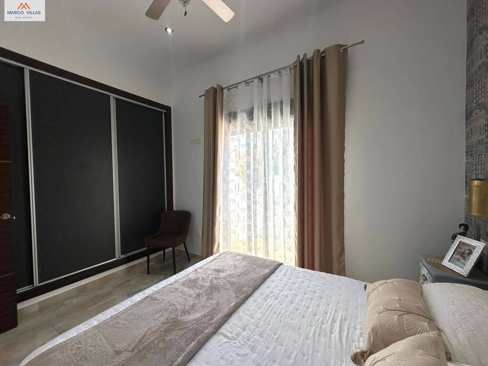 Chalet de 4 habitaciones en Torre de la Horadada en venta - 595.000 € (Ref: 9794624)