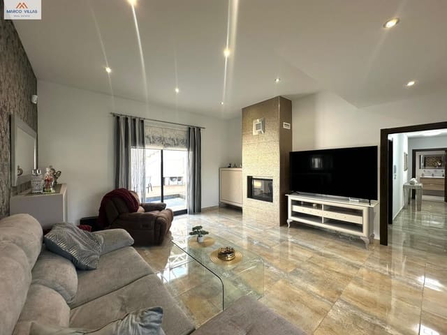 Chalet de 4 habitaciones en Torre de la Horadada, Pilar de la Horadada en venta - 595.000 € (Ref: 9794624)