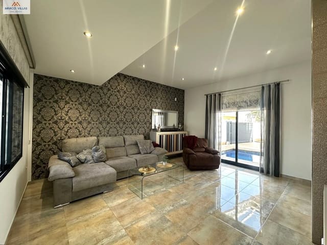 Chalet de 4 habitaciones en Torre de la Horadada, Pilar de la Horadada en venta - 595.000 € (Ref: 9794624)